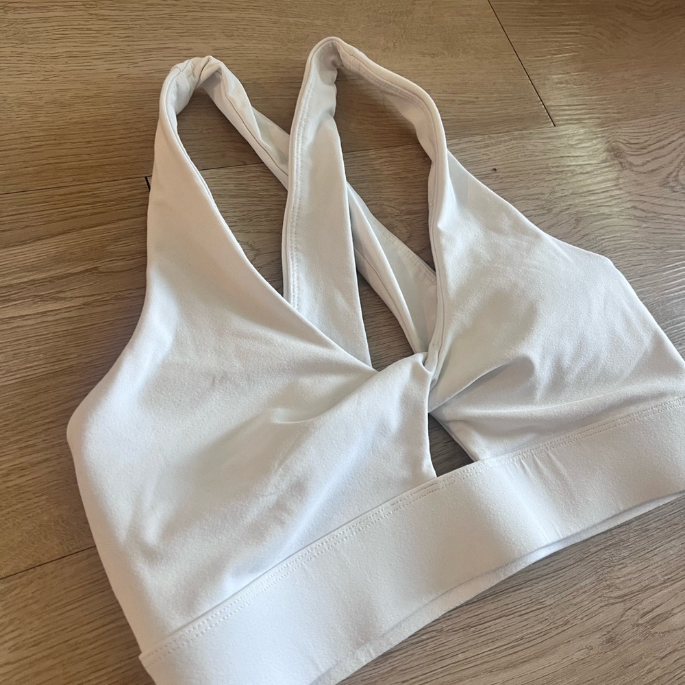 Fabletics White Twist Sports Bra - Picture 2 of 4